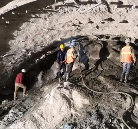 庐阳隧道拱顶带模注浆料，微膨胀注浆料的特点及施工工艺